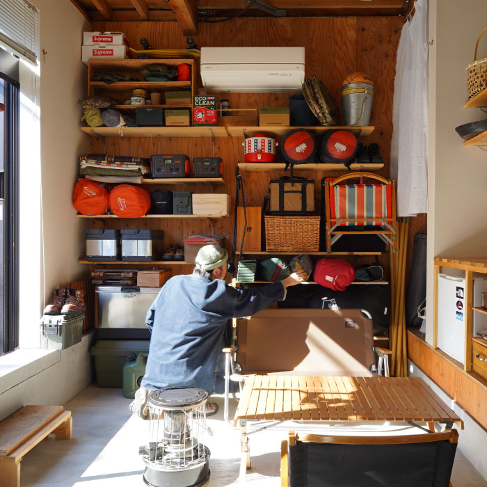 ガレージのような土間空間をアウトドアとインドアのハブに。 ≪ 築22年